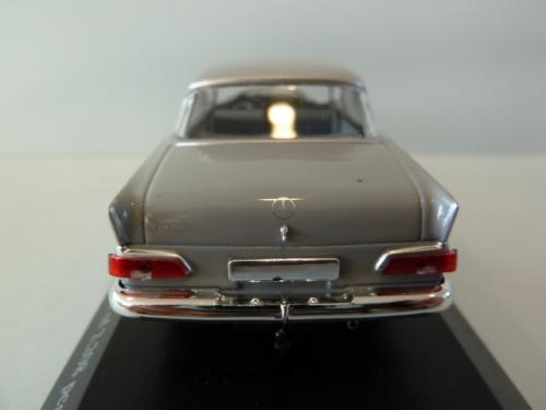 Mercedes-benz 190 (w110)