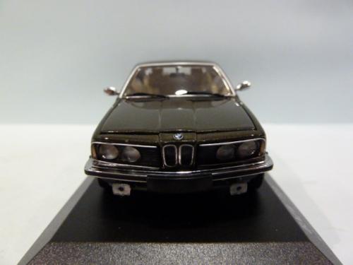 BMW 733i (e23)