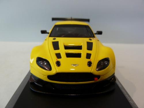 Aston Martin Vantage V12 Street