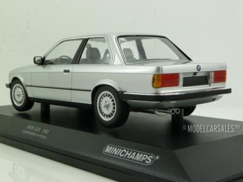 BMW 323i (e30)